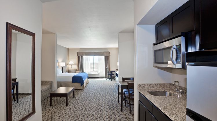 Holiday Inn Express Suites Deming Suite