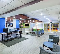 Holiday Inn Express & Suites Lobby