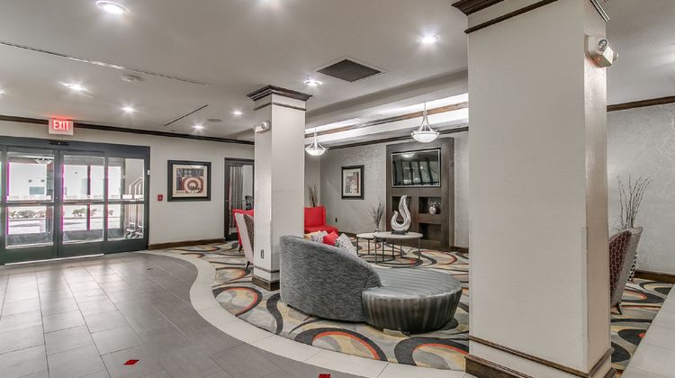 Holiday Inn Express Suites South Lobby