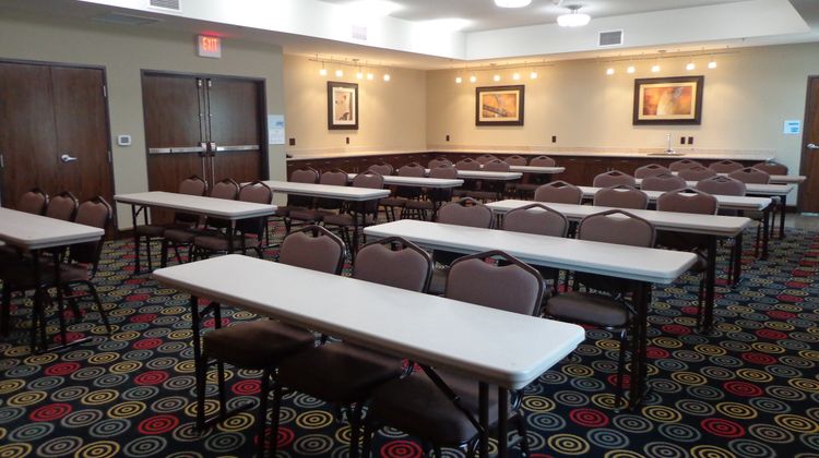 Holiday Inn Express Suites South Meeting