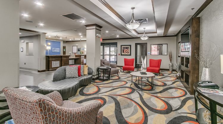 Holiday Inn Express Suites South Lobby