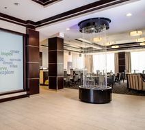 Holiday Inn Express Stes Arboretum Area Lobby