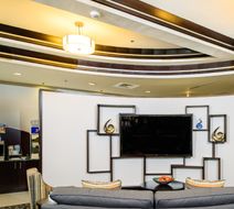Holiday Inn Express Stes Arboretum Area Lobby