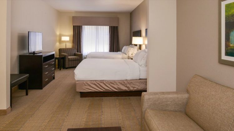 Holiday Inn Express & Suites Sikeston SW Room