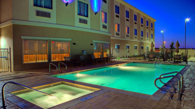 Holiday Inn Express Suites Cotulla Pool