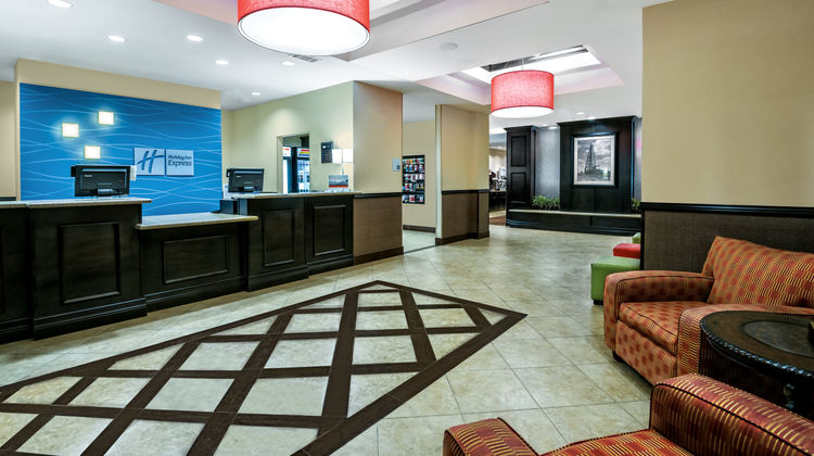 Holiday Inn Express Suites Cotulla Lobby