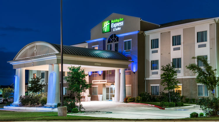 Holiday Inn Express Suites Cotulla Exterior