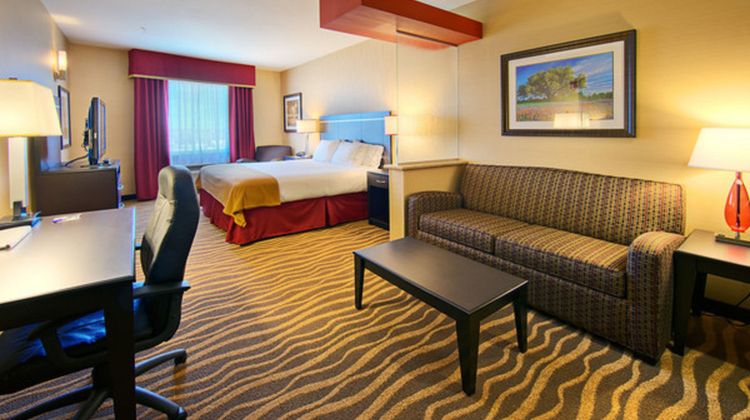 Holiday Inn Express Suites Cotulla Suite