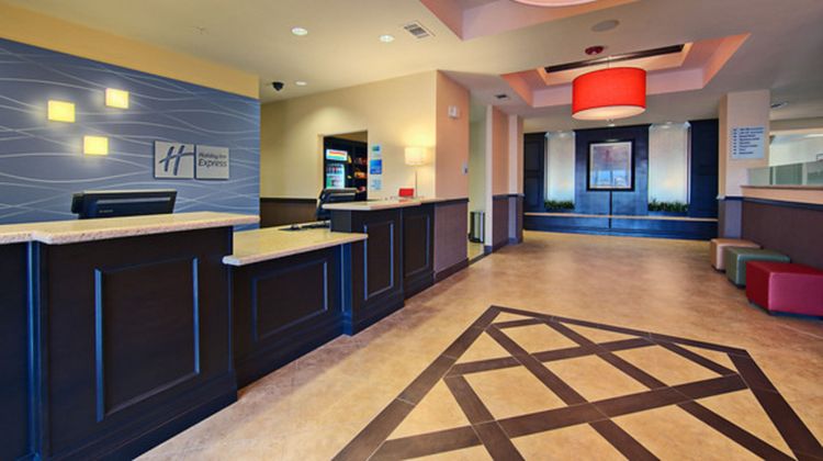 Holiday Inn Express Suites Cotulla Lobby