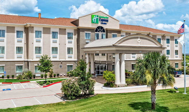Holiday Inn Express Suites Cotulla Exterior