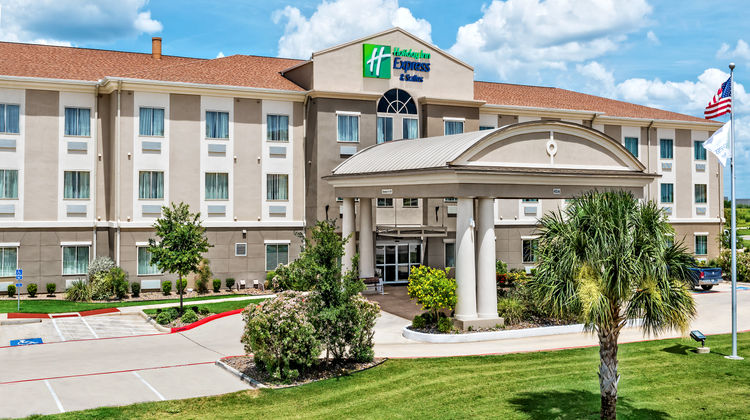 Holiday Inn Express Suites Cotulla Exterior