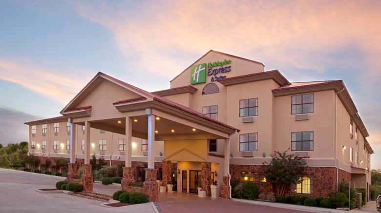 <b>Holiday Inn Express & Suites Kerrville Exterior</b>. Images powered by <a href="https://www.leonardoworldwide.com/" title="Leonardo Worldwide" target="_blank">Leonardo</a>.