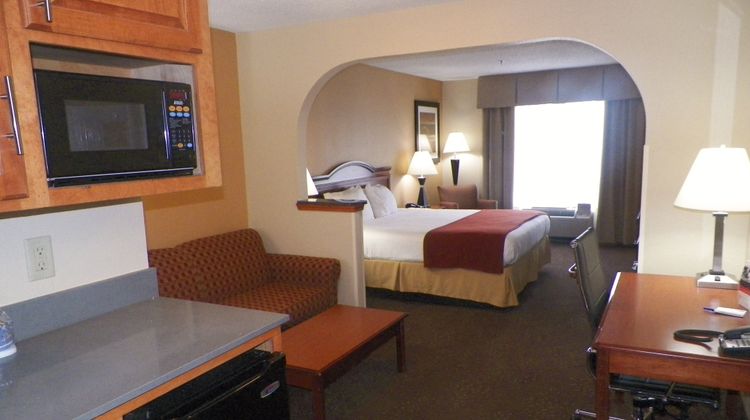 Holiday Inn Express & Suites Forest Suite