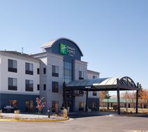 Holiday Inn Express Hotel & Suites Exterior