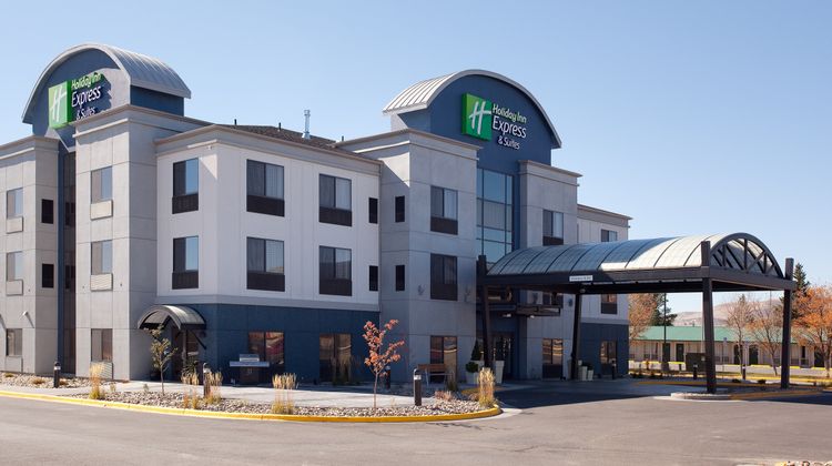 Holiday Inn Express Hotel & Suites Exterior