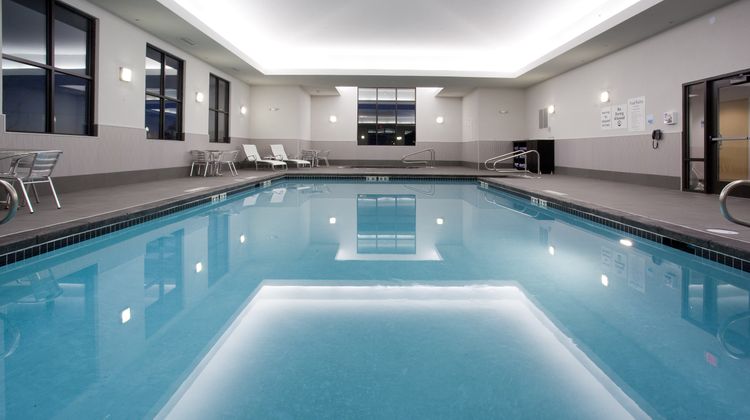 Holiday Inn Express Hotel & Suites Pool