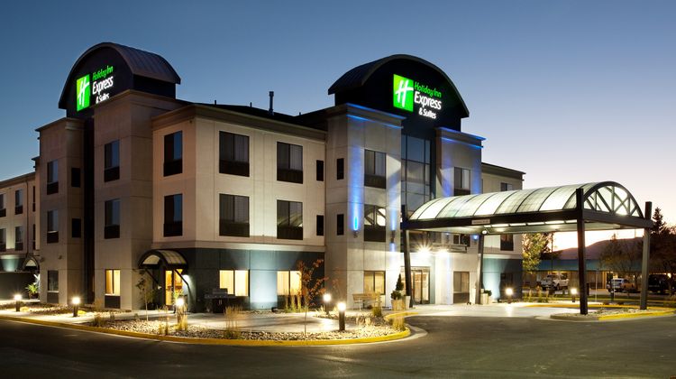 Holiday Inn Express Hotel & Suites Exterior