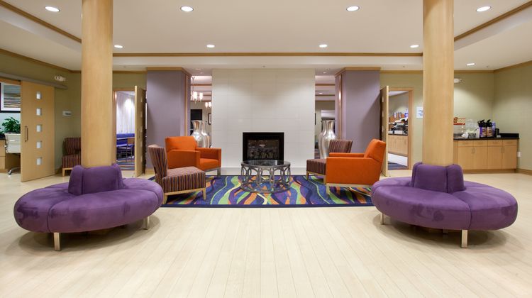Holiday Inn Express Hotel & Suites Lobby