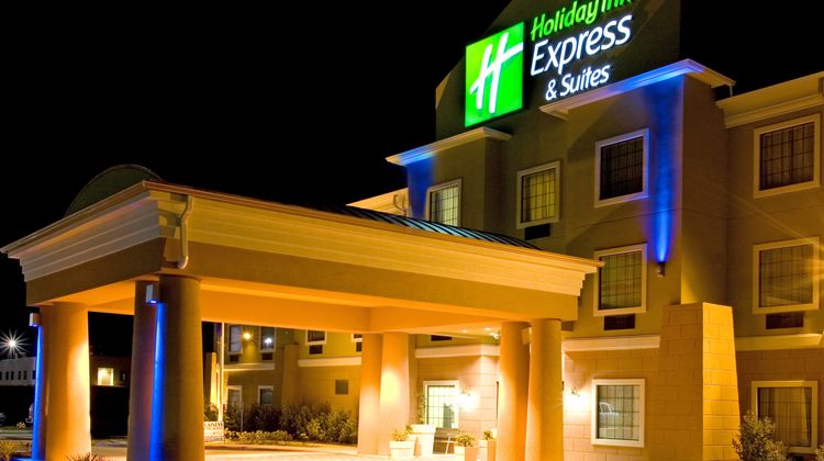 Holiday Inn Express Jourdanton Exterior