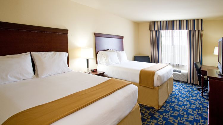 Holiday Inn Express Jourdanton Room