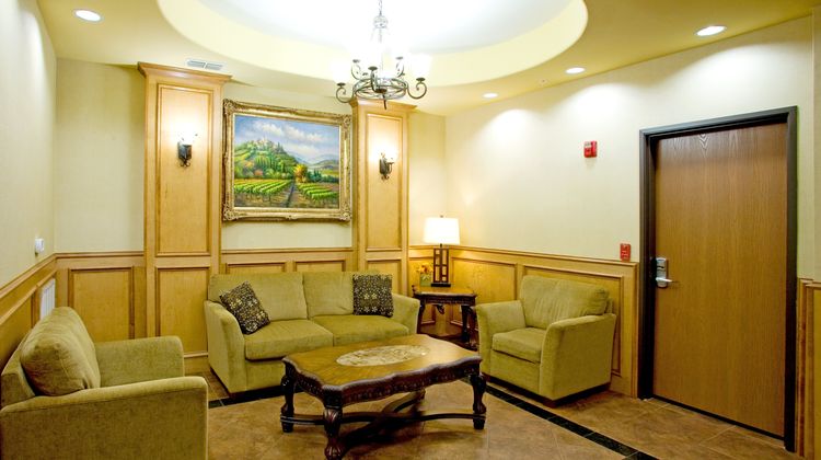 Holiday Inn Express Jourdanton Lobby