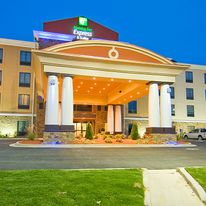 Holiday Inn Express & Suites Fulton