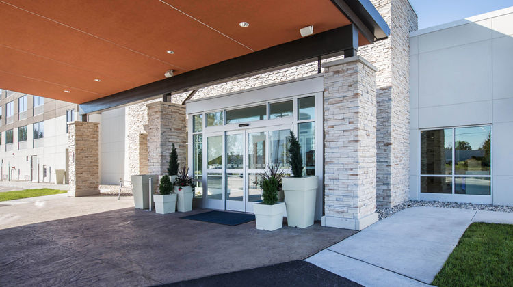 Holiday Inn Express & Suites Ludington Exterior