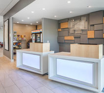 Holiday Inn Express & Suites Ludington Lobby