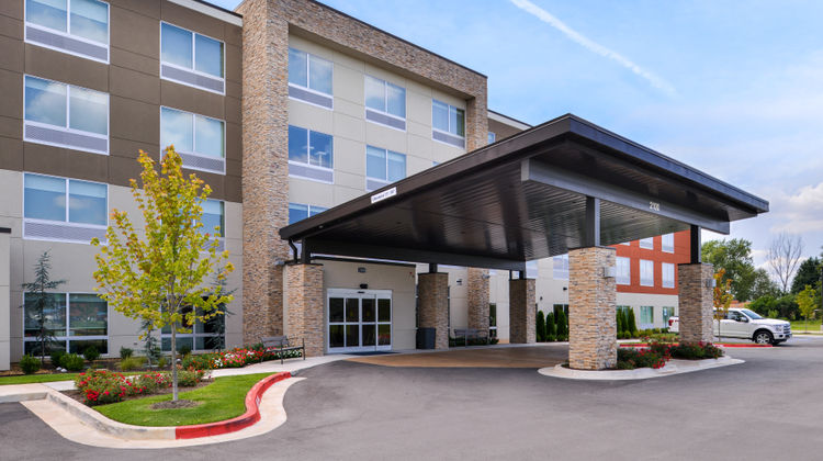 Holiday Inn Express & Stes Siloam Sprgs Exterior