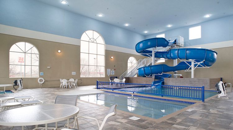 Garner Hotel Brookings Pool