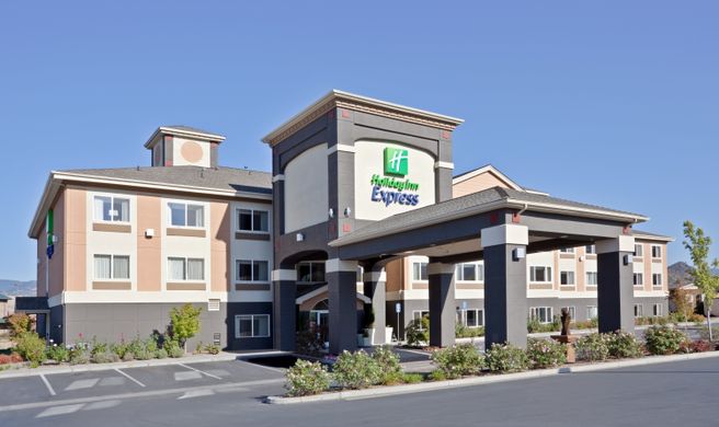 Holiday Inn Express & Suites Ashland Exterior