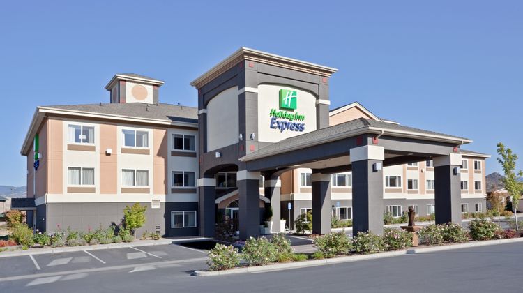 Holiday Inn Express & Suites Ashland Exterior