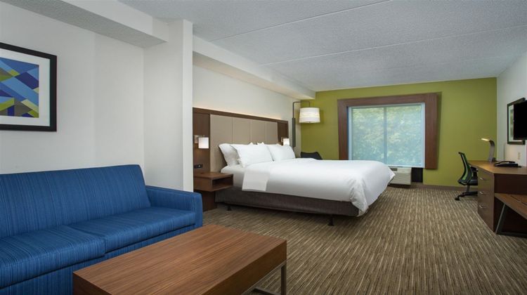 Holiday Inn Express Mount Juliet Suite