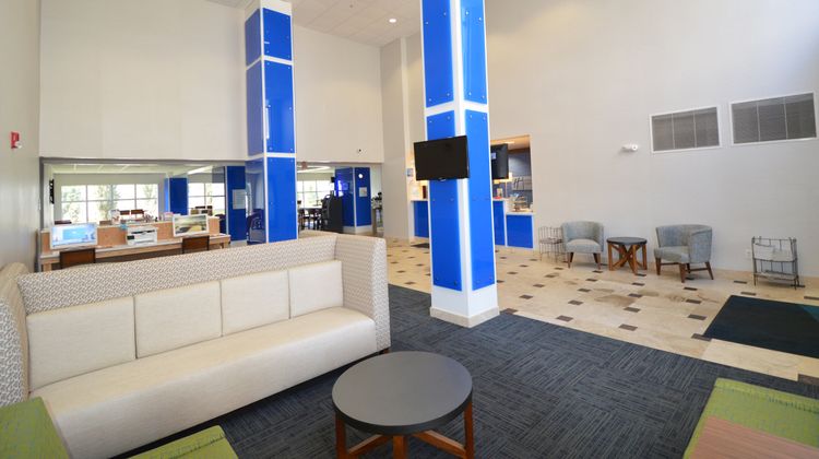 Holiday Inn Express Lobby