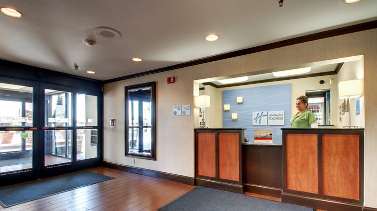 Holiday Inn Express/Oak Grove Lobby