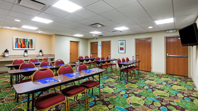 Holiday Inn Express Hotel & Suites Meeting