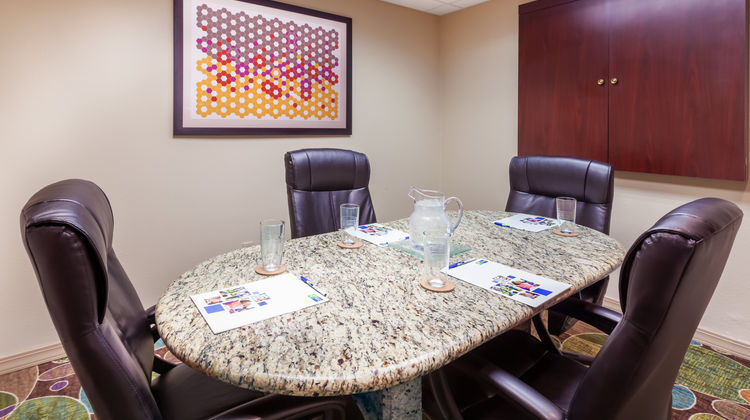 Holiday Inn Express Hotel & Suites Meeting