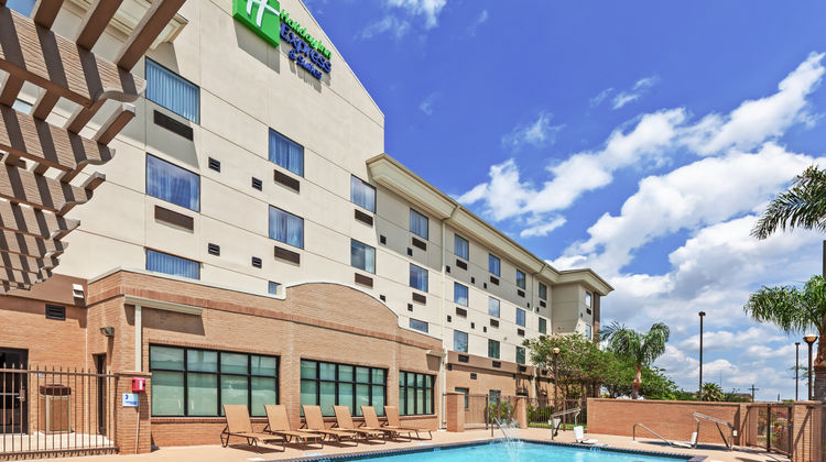 Holiday Inn Express Hotel & Suites Pool