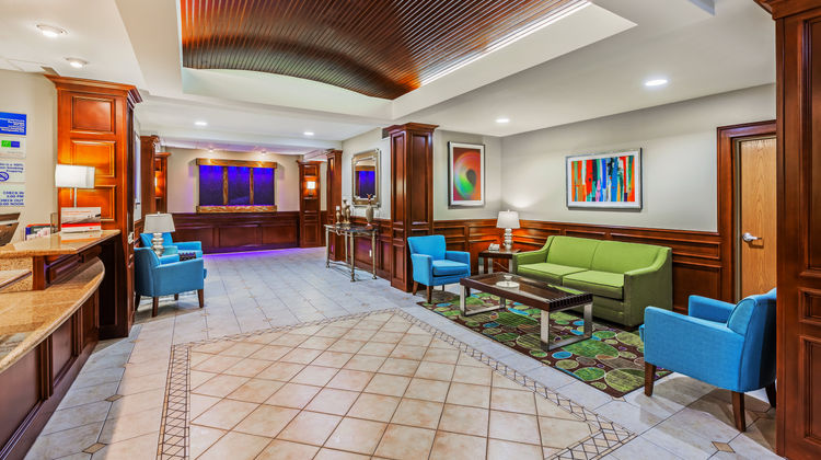 Holiday Inn Express Hotel & Suites Lobby