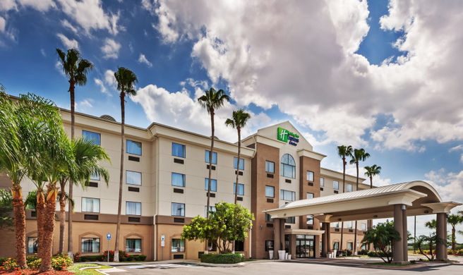 Holiday Inn Express Hotel & Suites Exterior