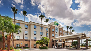 Holiday Inn Express Hotel & Suites