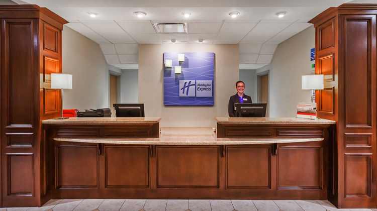 Holiday Inn Express Hotel & Suites Lobby