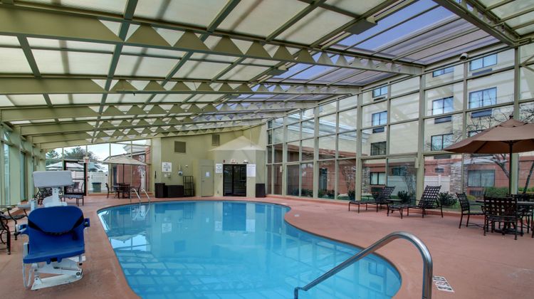 Holiday Inn Express/Oak Grove Pool