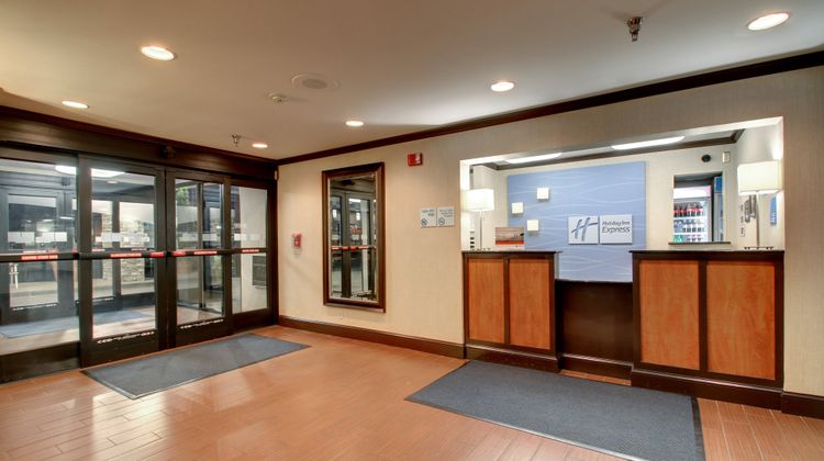 Holiday Inn Express/Oak Grove Lobby