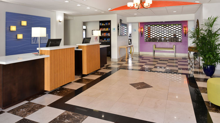 Holiday Inn Express Hotel & Suites Lobby