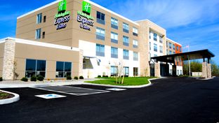 Holiday Inn Express & Suites Oswego