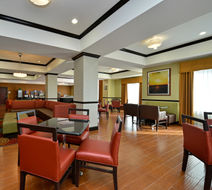 Holiday Inn Express Hotel & Stes Alva Lobby