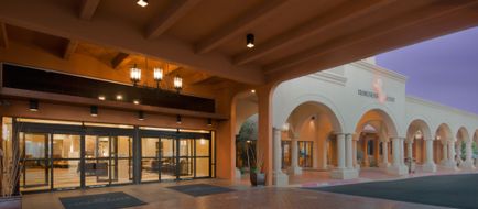 Crowne Plaza Albuquerque Exterior