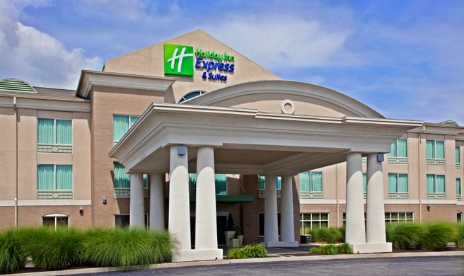 Holiday Inn Express & Suites Greenwood Exterior