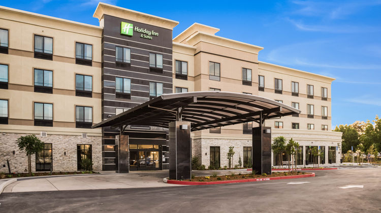 Holiday Inn & Suites Silicon Valley Exterior